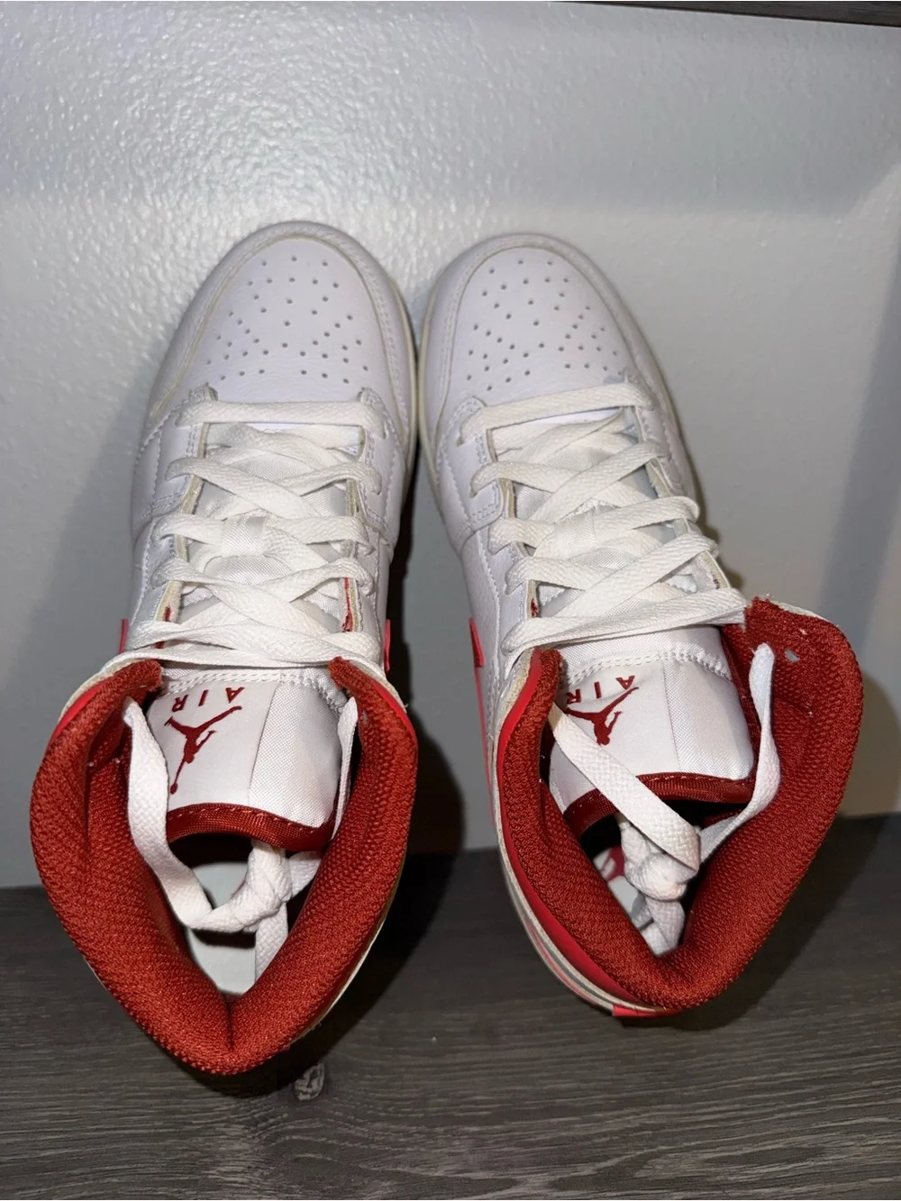 Air Jordan 1 Mid SE Kids White/Red Sneakers Size 6Y New In Box Back To School